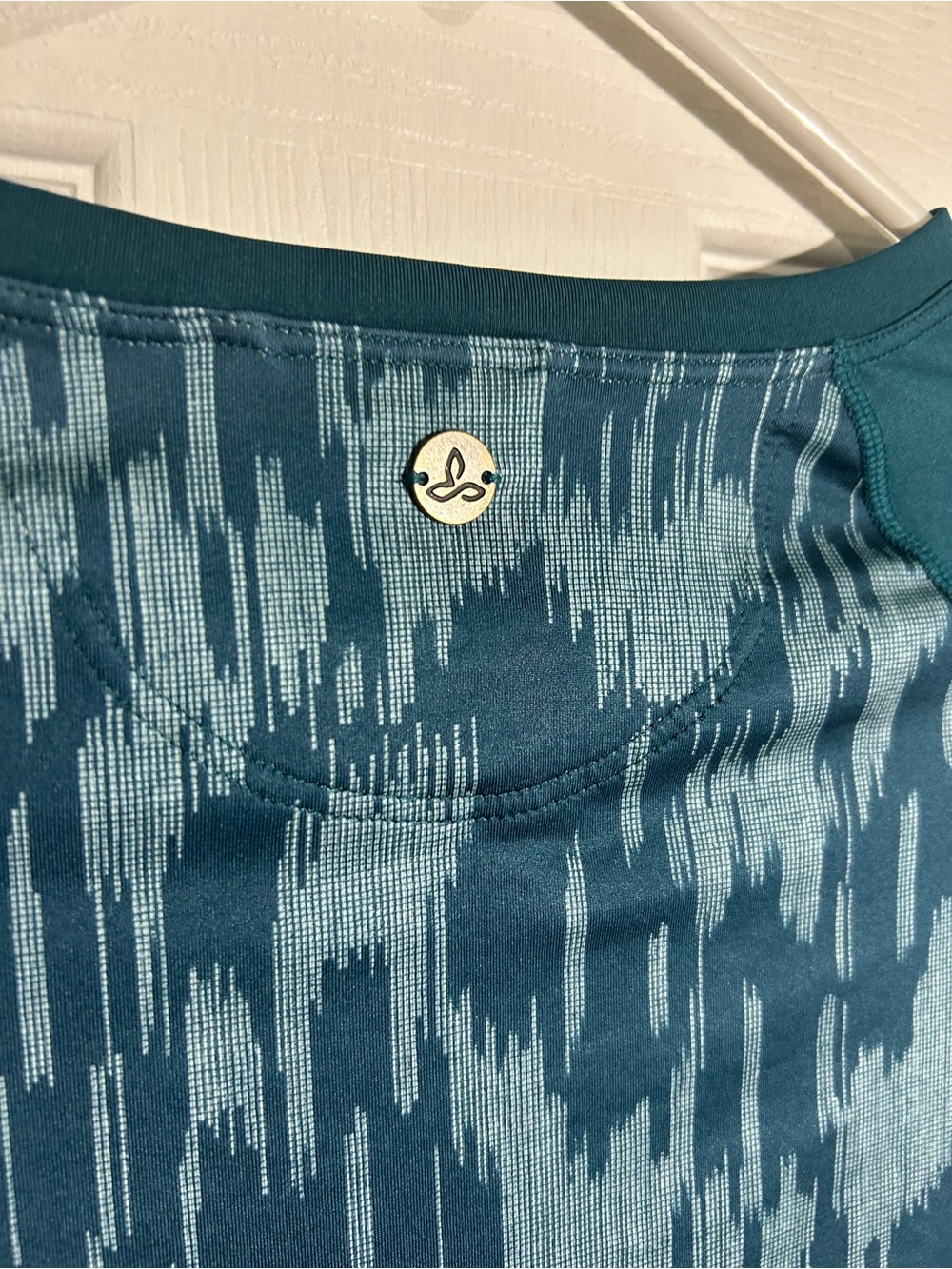 prAna Edge Wave Cropped Sun Top Teal Women's Active Medium UPF 50+ Beach Pool - Picture 4 of 12
